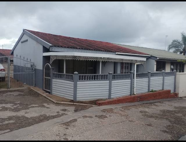 3 BEDROOM HOUSE FOR SALE IN AUSTERVILLE